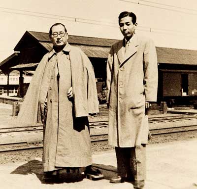 木谷實（左）と地方巡業をしていたころの筒井勝美（右）[昭和21年頃] 