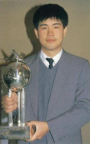 1989年1月。王立誠九段、鶴聖戦優勝。